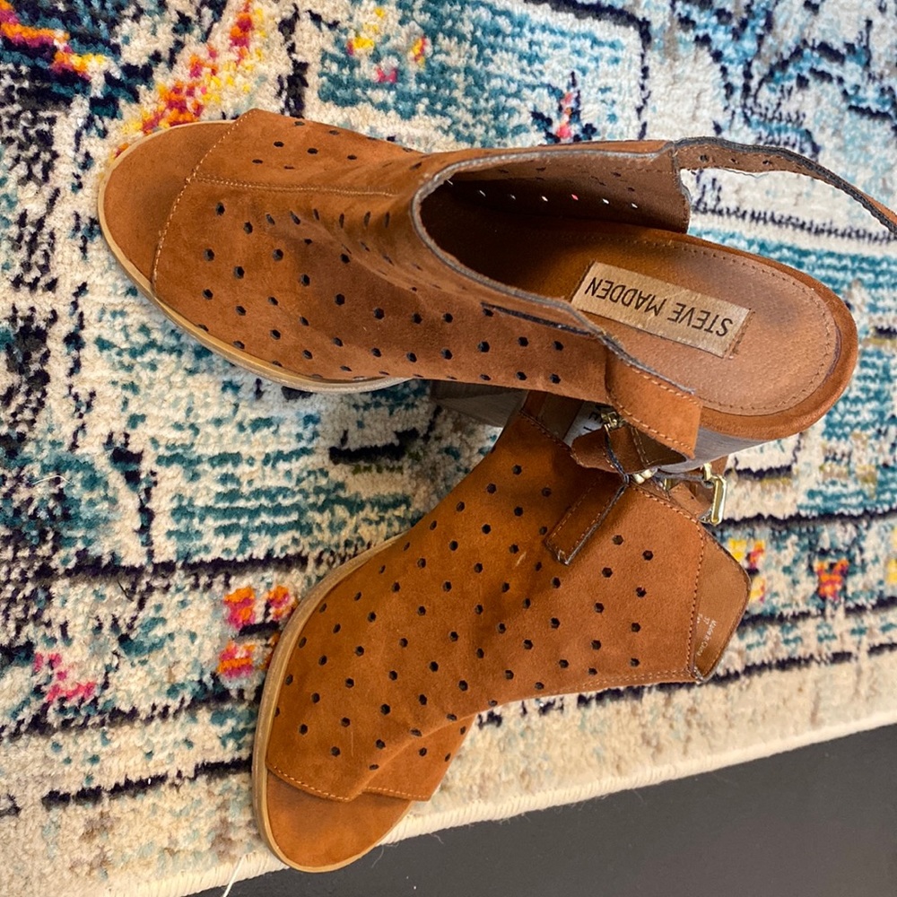 Women’s heeled sandal